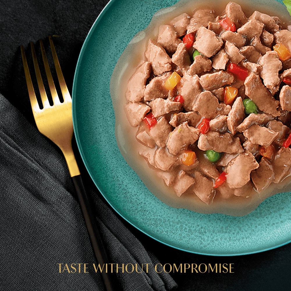 SHEBA® Nature's Collection Adult Cat Food with Chicken in Gravy 85g Tray - 2